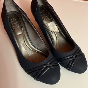 Women’s life stride shoes